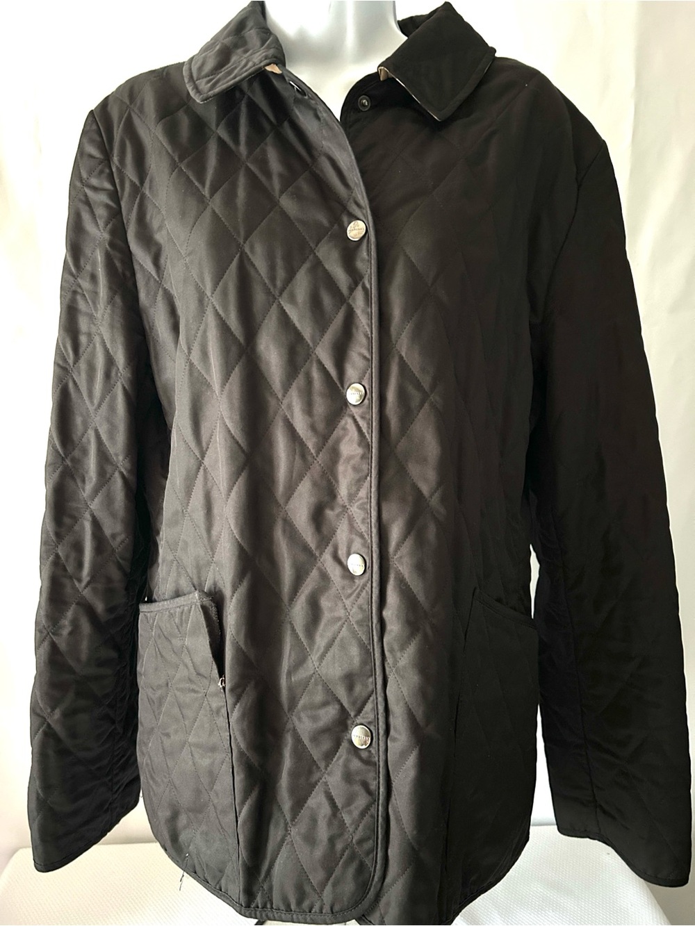 Burberry Women’s Size Large Solid Black Quilted Snap Front Mid Length Jacket